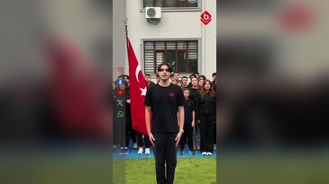 Bursa'da Ahmet Kırmızı Koleji öğrencilerinden Cumhuriyet coşkusu