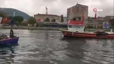 Bursa'da Cumhuriyet coşkusu denize taştı