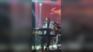 Arif Susam Bursa gecesine damga vurdu! Sendeyim Pub'da taverna rüzgarı esti