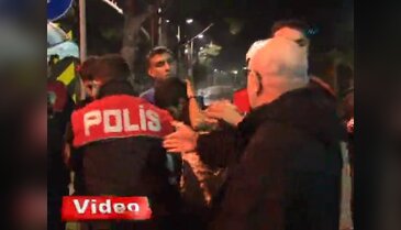 Güvenlikçiyi bıçakladılar