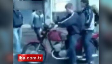 Motora nasıl binilmeyeceğini gösterdiler