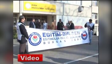 Bursa'da öğretmenlerden serbest kıyafet eylemi