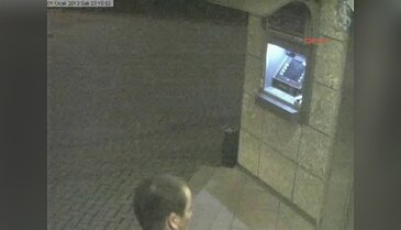Baltalı soyguncu polisi alarma geçirdi