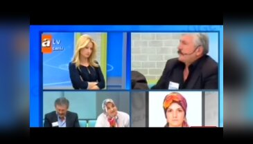 Kızı kaçırılan anne canlı yayında kendini dövdü
