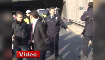 Çevik kuvvet otobüsü devrildi!