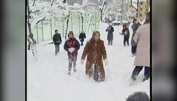 Süper babaanneden kar topu şov
