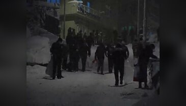Bursa'da çocukların kar sevinci