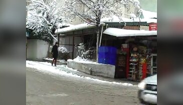 Buzlu ve karlı kaldırımda ölüm