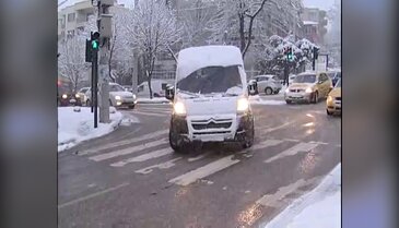 Bursa'da yollar buz pistine döndü