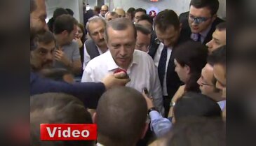 Başbakan'dan uçakta önemli açıklamalar