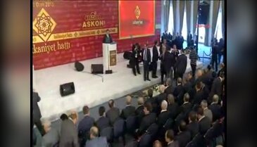 Başbakan Erdoğan: Fransa devlet başkanı bu  terör örgütü mensuplarıyla neden görüştüğünü açıklamalıdır. 