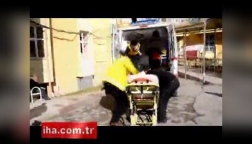 Damdan düşen hastayı sedyeden de düşürdüler