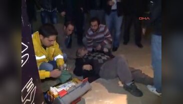 Yolda yürürken kalp kriz geçirdi
