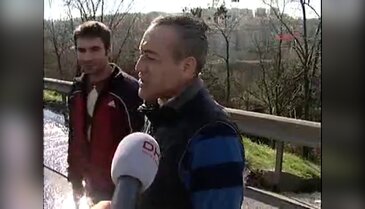 Halk otobüsü TEM'in ortasında  yandı