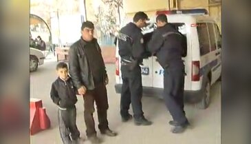 Bakkalın çocuğunu dövüp kasayı soydu