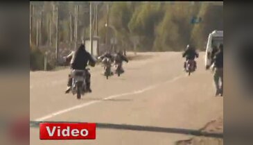 Motosiklet üzerinde ölümüne yarış!