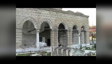 Restorasyonda duvarın sıvayla kapanmasına kaymakam tepkisi