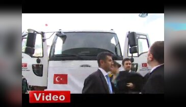 Başbakan çöp kamyonu kullandı