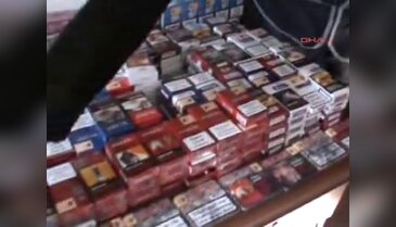 Bursa'da sigara hırsızları güvenlik kamerasına yakalandı