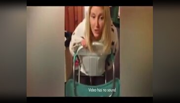 Mama sandalyesine sıkışan anne