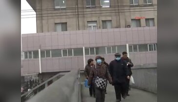 Çin'de insanlar maskeye mahkum