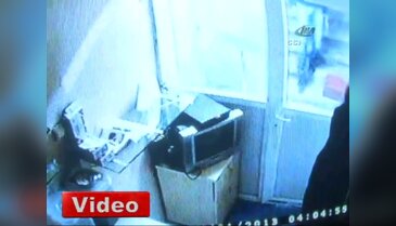 Kapşonlu hırsızlar kameralara yakalandı