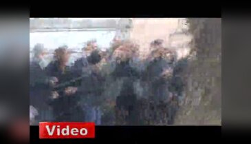 Vekil silahına davrandı