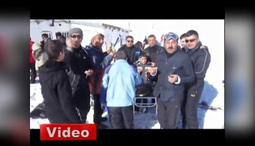 3 metre kar üzerinde halay
