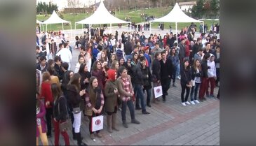 Her iki öğrenciden birine burs imkanı