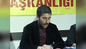 Kırmızı atkılı 15 Şubat mitingi 