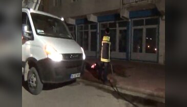 Elektrik hattının üstüne düşen halı alev aldı