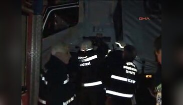 TIR'da sıkışan şoförü itfaiye kurtardı