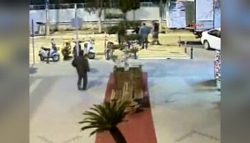 Talihsiz işçi konteynerin altında kaldı