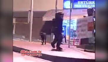 Bomba imha ekibine 'köpek' engeli
