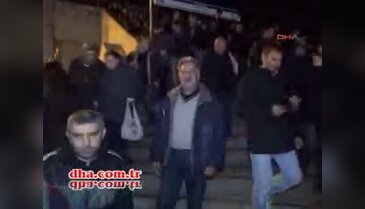 Üst geçitte izdiham