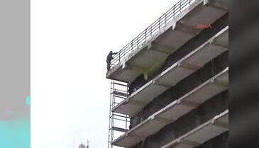 Şovmen simitçi yine sahnede