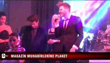 Magazin muhabirlerine plaket