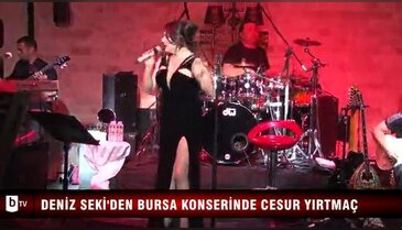 Deniz Seki'den Bursa konserinde cesur yırtmaç