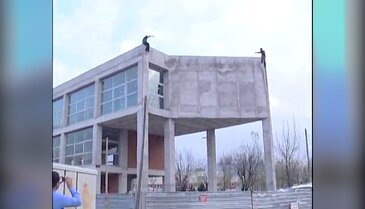 Şovmen simitçi yine sahnede