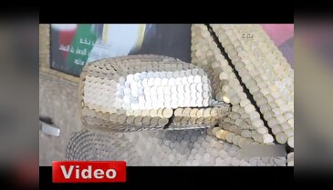 Arabasını bakın neyle kapladı!