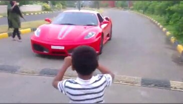 10 Yaşında Ferrari şöförü