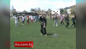 Öğrencilerin arasına daldı ve...