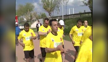 Bak postacı koşuyor