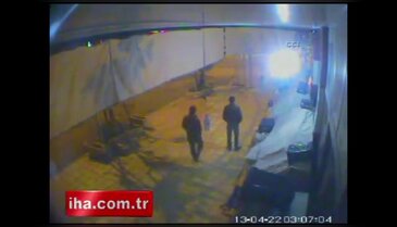 Çaldıklarını yerken yakalandılar