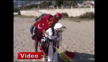 Sünnet kıyafetleriyle gökyüzüne uçtular