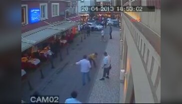 Silahlı saldırı dehşeti kamerada