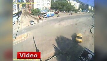 Karşıdan karşıya geçerken...