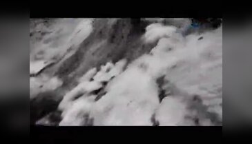 Hayrete düşüren kaya