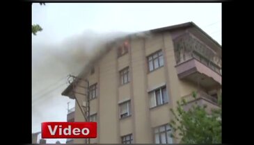 Apartmana yıldırım düştü