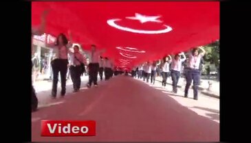 1919 metre uzunluğunda dev Türk bayrağı